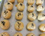 Hình bước làm 5 của món Bánh trung thu ngàn lớp nhân mochi chà bông trứng muối