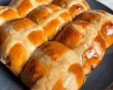 Foto langkah ke 5 dari resep Hot Cross Buns Roti Empuk Tanpa Telur.