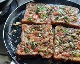 A picture of step 7 of Garlic Brown Bread mix vegetables cheese mini bread pizza.