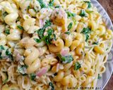 A picture of step 7 of Macaroni speghittie white sauce spinach bowl.