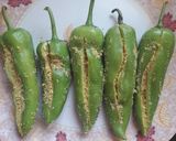 हरी मिर्च बेसन से भरी हुई (Hari mirch besan se bhari hui recipe in Hindi) रेसिपी चरण 3 फोटो