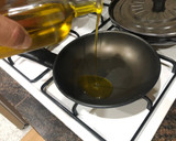 Foto del paso 1 de la receta: Sopa de cocido y timbal de filete de cerdo con cebolla caramelizada y pimientos asados