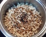 Foto del paso 3 de la receta Noodles al teriyaki y pollo con almendras