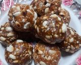 A picture of step 3 of White til and groundnut ladoo.