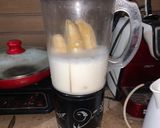 A picture of step 1 of Banana Shake.