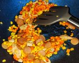 Foto langkah ke 7 dari resep Chicken-Sausage Egg Drop Soup.