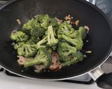 Foto del paso 2 de la receta: Carne con brócoli estilo oriental