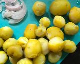 A picture of step 2 of Nan Thod Potatoes (Thai).