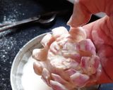 A picture of step 3 of Onion Pakoda.