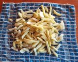 Foto del paso 2 de la receta: Tips para unas papas fritas crocantes 🍟