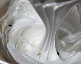 Foto del paso 3 de la receta: Merengue para decoración de Muffins sin Gluten