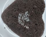 A picture of step 5 of Valentines gift cake.