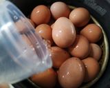 Foto langkah ke 3 dari resep Telur ala Sauna Korea. Super gampang, yg ga bisa masak juga pasti bisa.