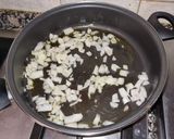 Foto del paso 2 de la receta Guiso de chipirones en su tinta
