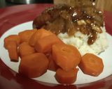 A picture of step 3 of Honey cider onion garlic gravy.