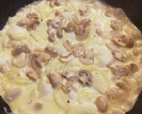 Foto del paso 4 de la receta: Papas a la crema con cebolla y champiñones