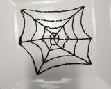 Foto del paso 4 de la receta: Galletitas Halloween: arañas glaseadas 🕷️🕸️😲