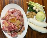 Hình bước làm 1 của món Dê hầm củ cải trắng và tiêu xanh