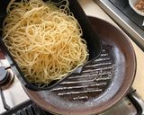 Foto langkah ke 11 dari resep Spaghetti Telur Asin dengan Udang.