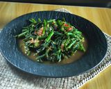 Foto langkah ke 3 dari resep Tumis Sayur Pakis Terasi.
