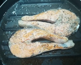 Foto del paso 3 de la receta: Salmón a la plancha con salsa de eneldo ligera