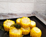 Foto langkah ke 3 dari resep *Jagung Rebus Mentega*.