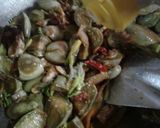 Foto langkah ke 7 dari resep Tumis Terong Bunga Pepaya.
