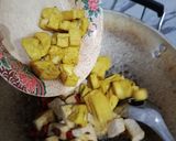 Foto langkah ke 5 dari resep Tumis Tahu Gembus Kecambah.