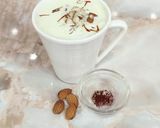 A picture of step 4 of Saffron Almond Milkshake.