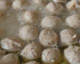 Gambar langkah 2 resipi Bihun Bakso Sapi.