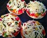 बेबी पिज़्ज़ा (तवा पर) (baby pizza recipe in hindi) रेसिपी चरण 6 फोटो