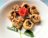 Hình bước làm 2 của món Hoành thánh hoa chiên giòn