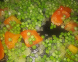 Foto del paso 4 de la receta: Fideuá  con merluza, gambas y guisantes