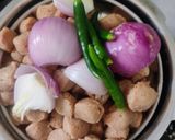 A picture of step 2 of Soya chunk chickpea kabab.