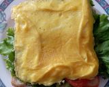 Foto langkah ke 3 dari resep Simple Egg Sandwich.
