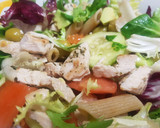 Foto del paso 5 de la receta: Ensalada de pasta con pavo saludable