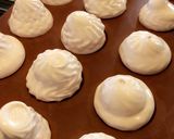 Une image de l'étape 3 de Meringues aux fraises des bois.