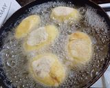 Foto del paso 6 de la receta: Bombitas de papa rellenas con carne y queso