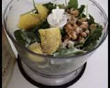 A picture of step 1 of Arugula sauce pasta.