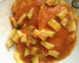 Foto del paso 5 de la receta: Tortitas de pollo con salsa y calabacitas