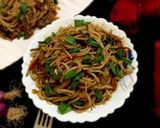 देसी फ्लेवर हक्का नूडल्स (desi flavour Hakka noodles recipe in Hindi) रेसिपी चरण 5 फोटो