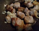 Foto del paso 1 de la receta: Jamón fresco deshuesado en wok