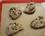 Foto langkah ke 4 dari resep Butter Raisin Bread.