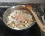 Foto del paso 7 de la receta: Alubias con calamar, gambas y almejas