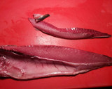 Foto del paso 3 de la receta: Ventrescas de bonito, en salsa de cebollas rojas tomates verdes
