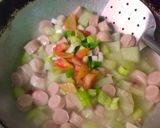 Foto langkah ke 3 dari resep Tumis Labu Siam Sosis.