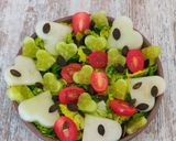 Une image de l'étape 1 de Salade au concombre /melon /tomates cerises /graines de courge.