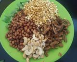 कुरकुरीत पातळ पोह्यांचा चिवडा (patal pohyana chivda recipe in marathi) रेसिपी स्टेप 2 फोटो 