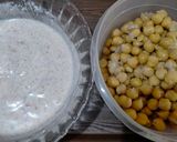 A picture of step 1 of Khati Meethi Chana Chaat.