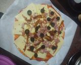 Foto del paso 1 de la receta Pizza doble jamón, aceitunas negras, cebolla frita y tomate seco